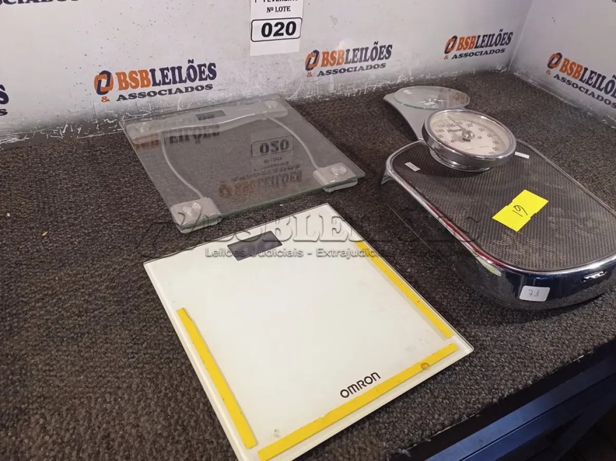 LOTE 020 - 04 BALANÇAS DE USO DOMÉSTICO. (NO ESTADO) ATENÇÃO! FAZER A VISITAÇÃO ANTES DE ARREMATAR, NÃO SABEMOS SE FUNCIONA. LEILÃO NÃO TEM GARANTIA E NEM DEVOLUÇÃO, SUJEITO A POSSÍVEIS AVARIAS VISÍVEIS/OCULTAS E/OU AUSÊNCIA DE COMPONENTES.
