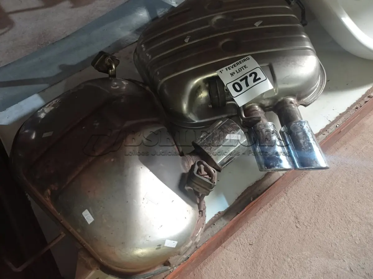 LOTE 072 - 02 BOJOS DE ESCAPAMENTO. (NO ESTADO) ATENÇÃO! FAZER A VISITAÇÃO ANTES DE ARREMATAR, NÃO SABEMOS SE FUNCIONA. LEILÃO NÃO TEM GARANTIA E NEM DEVOLUÇÃO, SUJEITO A POSSÍVEIS AVARIAS VISÍVEIS/OCULTAS E/OU AUSÊNCIA DE COMPONENTES.