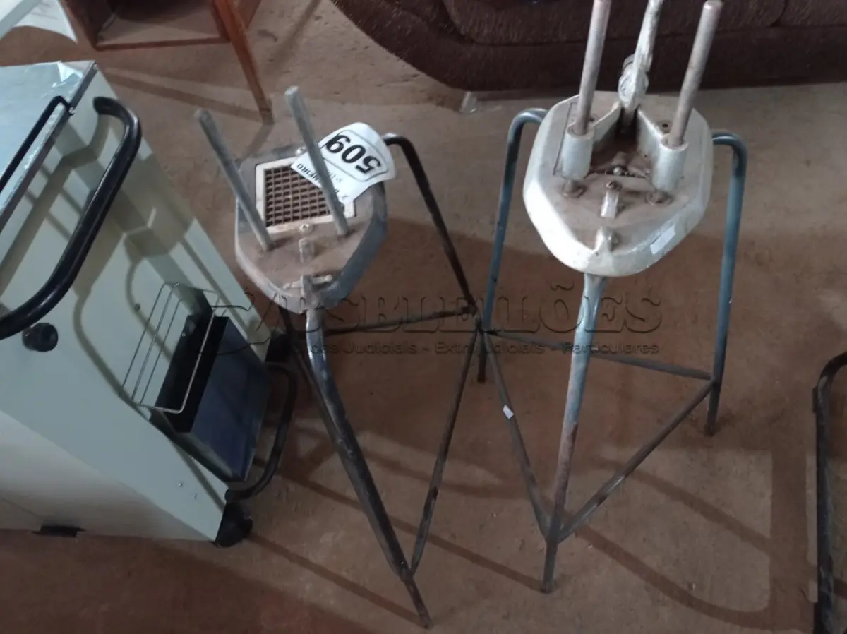 LOTE 509 - 02 CORTADORAS DE BATATAS. (NO ESTADO) ATENÇÃO! FAZER A VISITAÇÃO ANTES DE ARREMATAR, NÃO SABEMOS SE FUNCIONA. LEILÃO NÃO TEM GARANTIA E NEM DEVOLUÇÃO, SUJEITO A POSSÍVEIS AVARIAS VISÍVEIS/OCULTAS E/OU AUSÊNCIA DE COMPONENTES.