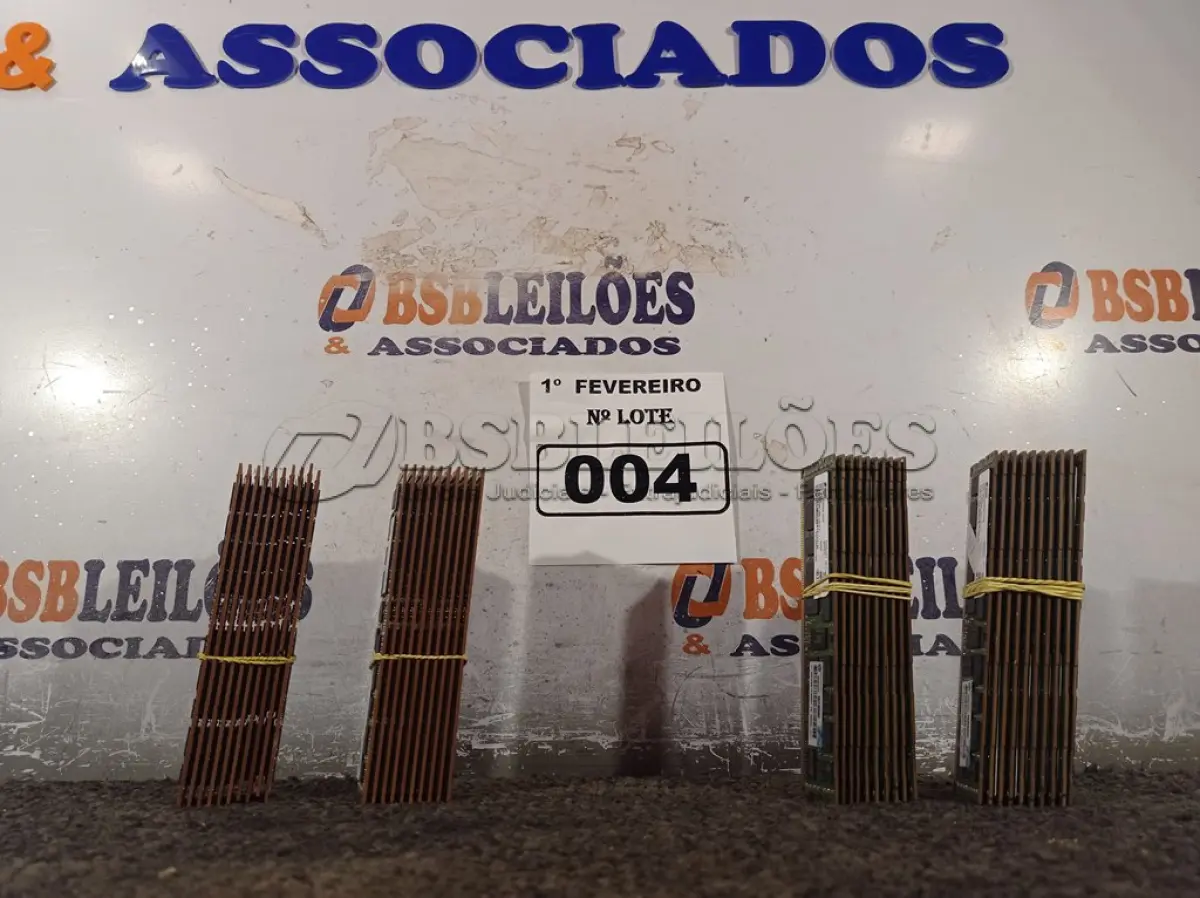 LOTE 004 - 01 LOTE COM VÁRIAS MEMORIAS PARA PC MARCAS E MODELOS DIVERSOS. (NO ESTADO) ATENÇÃO! FAZER A VISITAÇÃO ANTES DE ARREMATAR, NÃO SABEMOS SE FUNCIONA. LEILÃO NÃO TEM GARANTIA E NEM DEVOLUÇÃO, SUJEITO A POSSÍVEIS AVARIAS VISÍVEIS/OCULTAS E/OU AUSÊNCIA DE COMPONENTES.