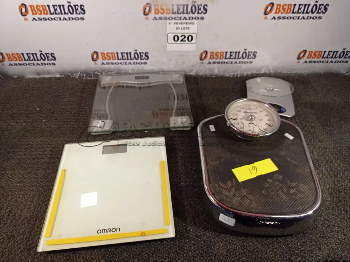 LOTE 020 - 04 BALANÇAS DE USO DOMÉSTICO. (NO ESTADO) ATENÇÃO! FAZER A VISITAÇÃO ANTES DE ARREMATAR, NÃO SABEMOS SE FUNCIONA. LEILÃO NÃO TEM GARANTIA E NEM DEVOLUÇÃO, SUJEITO A POSSÍVEIS AVARIAS VISÍVEIS/OCULTAS E/OU AUSÊNCIA DE COMPONENTES.