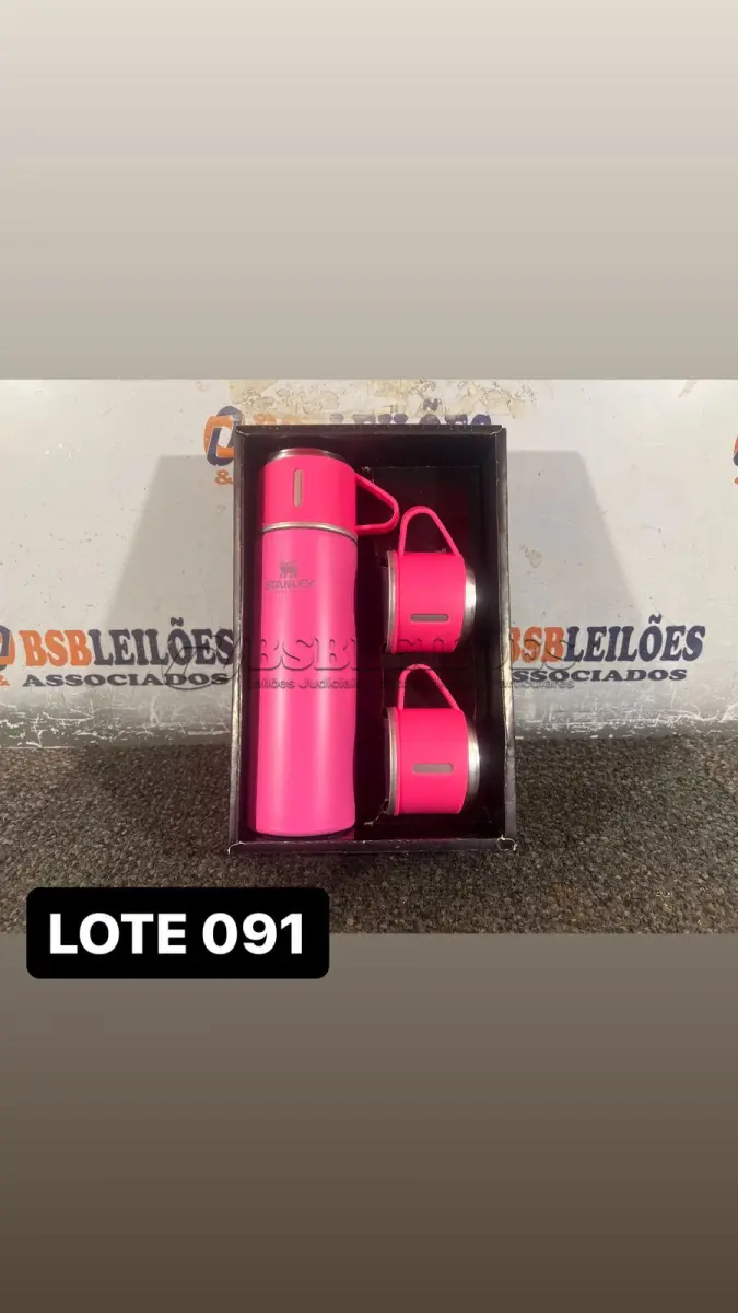 LOTE 091 - 01 KIT GARRAFA TERMICA CAMPING ( NOVO ) ( NO ESTADO )