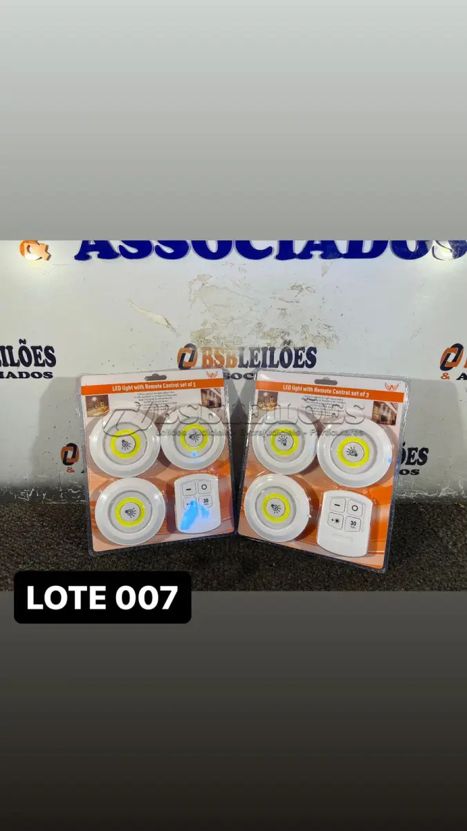 LOTE 007 - 02 KITS DE LÂMPADAS DE LED COM CONTROLE REMOTO( NOVO ) ( NO ESTADO )