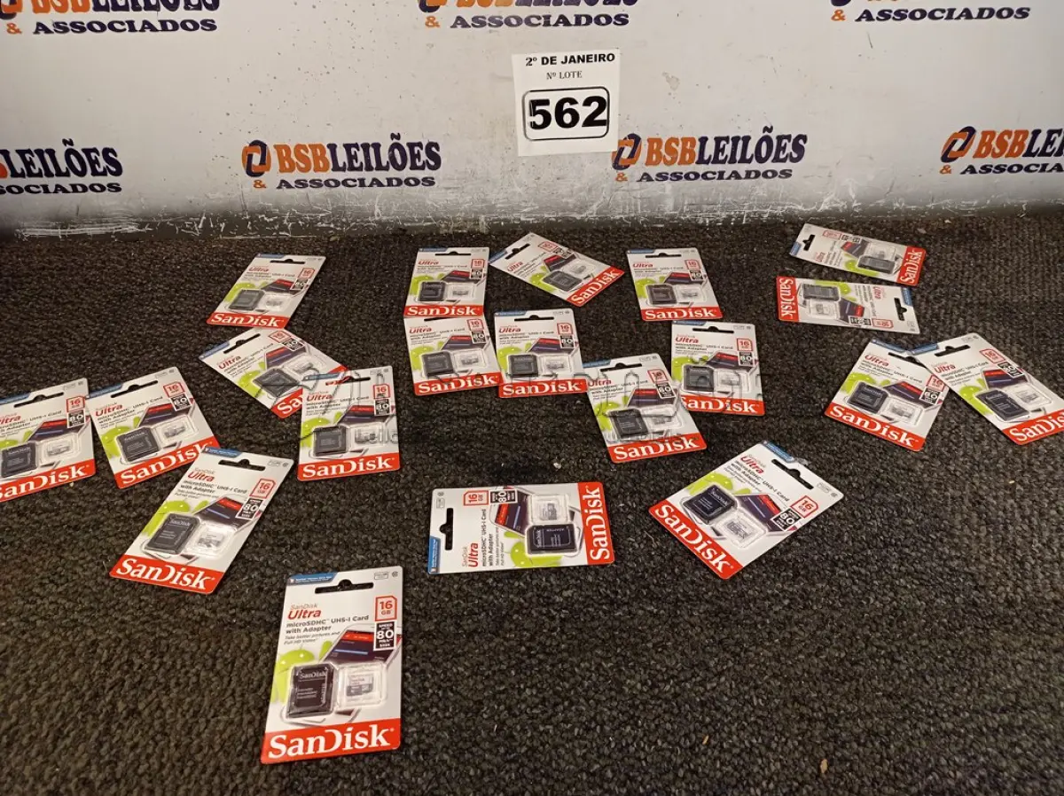 LOTE 562 - 01 LOTE COM CARTOES DE MEMORIA DE 16GK. (NO ESTADO) ATENÇÃO! FAZER A VISITAÇÃO ANTES DE ARREMATAR, NÃO SABEMOS SE FUNCIONA. LEILÃO NÃO TEM GARANTIA E NEM DEVOLUÇÃO, SUJEITO A POSSÍVEIS AVARIAS VISÍVEIS/OCULTAS E/OU AUSÊNCIA DE COMPONENTES.