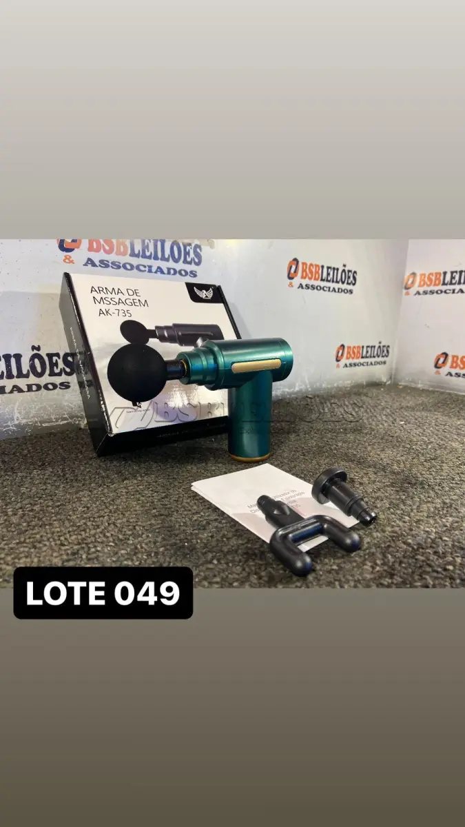 LOTE 049 - 01 PISTOLA DE MASSAGEM NA COR VERDE ( NOVO ) ( NO ESTADO )