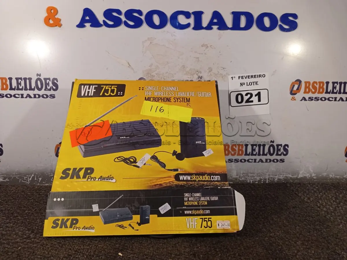 LOTE 021 - 01 KIT MICROFONE SKP. (NO ESTADO) ATENÇÃO! FAZER A VISITAÇÃO ANTES DE ARREMATAR, NÃO SABEMOS SE FUNCIONA. LEILÃO NÃO TEM GARANTIA E NEM DEVOLUÇÃO, SUJEITO A POSSÍVEIS AVARIAS VISÍVEIS/OCULTAS E/OU AUSÊNCIA DE COMPONENTES.