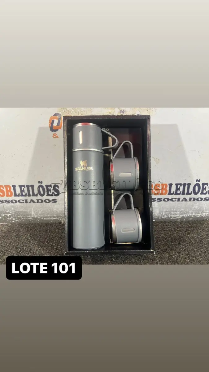 LOTE 101 - 01 KIT GARRAFA TERMICA CAMPING CINZA ( NOVO ) ( NO ESTADO )