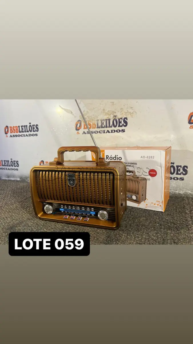 LOTE 059 - 01 CAIXA DE SOM RETRO COM RADIO E BLUETOOTH ( NOVO ) ( NO ESTADO )