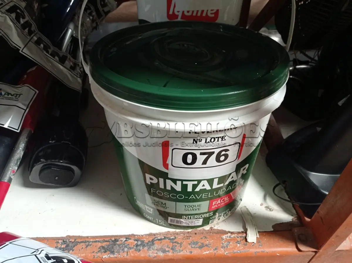 LOTE 076 - 01 BALDE DE TINTA IQUINE PINTALAR FOSCO-AVELUDADO 15L NA COR PEROLA. (NO ESTADO) ATENÇÃO! FAZER A VISITAÇÃO ANTES DE ARREMATAR, NÃO SABEMOS SE FUNCIONA. LEILÃO NÃO TEM GARANTIA E NEM DEVOLUÇÃO, SUJEITO A POSSÍVEIS AVARIAS VISÍVEIS/OCULTAS E/OU AUSÊNCIA DE COMPONENTES.