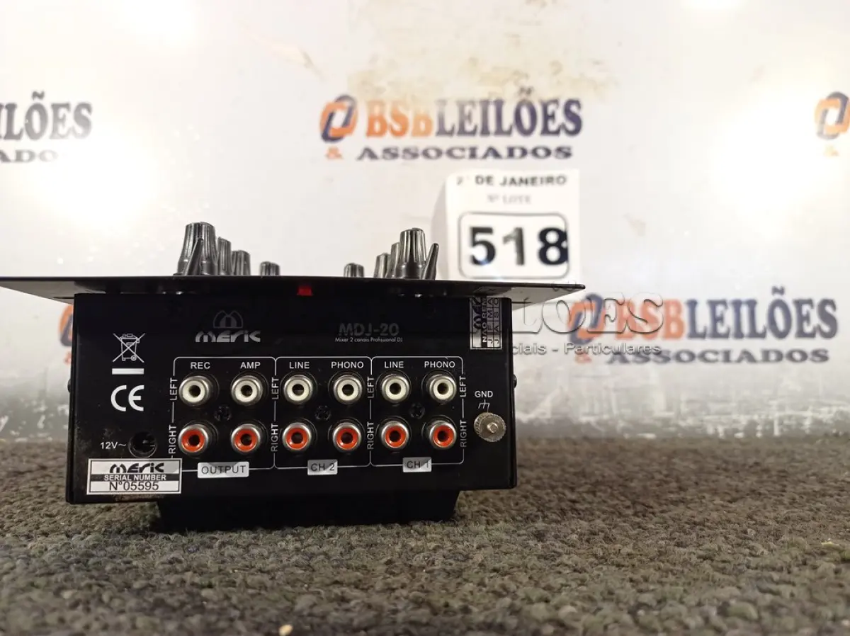LOTE 518 - 01 MESA DE SOM MDJ-20 MIXER 02 CANAIS PROFISSIONAL DJ MERIC.(NO ESTADO) ATENÇÃO! FAZER A VISITAÇÃO ANTES DE ARREMATAR, NÃO SABEMOS SE FUNCIONA. LEILÃO NÃO TEM GARANTIA E NEM DEVOLUÇÃO, SUJEITO A POSSÍVEIS AVARIAS VISÍVEIS/OCULTAS E/OU AUSÊNCIA DE COMPONENTES.