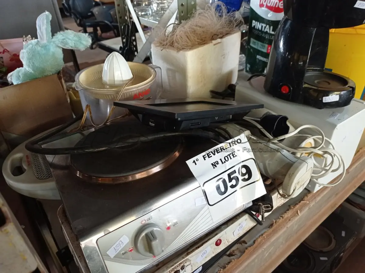 LOTE 059 - 01 LOTE COM MATERIAIS DIVERSOS. (NO ESTADO) ATENÇÃO! FAZER A VISITAÇÃO ANTES DE ARREMATAR, NÃO SABEMOS SE FUNCIONA. LEILÃO NÃO TEM GARANTIA E NEM DEVOLUÇÃO, SUJEITO A POSSÍVEIS AVARIAS VISÍVEIS/OCULTAS E/OU AUSÊNCIA DE COMPONENTES.