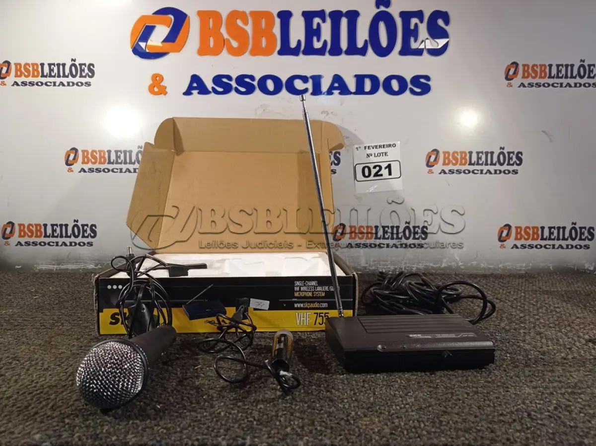 LOTE 021 - 01 KIT MICROFONE SKP. (NO ESTADO) ATENÇÃO! FAZER A VISITAÇÃO ANTES DE ARREMATAR, NÃO SABEMOS SE FUNCIONA. LEILÃO NÃO TEM GARANTIA E NEM DEVOLUÇÃO, SUJEITO A POSSÍVEIS AVARIAS VISÍVEIS/OCULTAS E/OU AUSÊNCIA DE COMPONENTES.