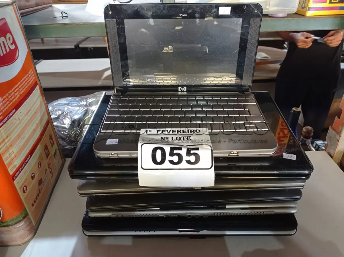 LOTE 055 - 01 NETBOOK E 05 NOTEBOOK’S MARCAS E MODELOS DIVERSOS PARA RETIRADA DE PEÇAS. (NO ESTADO) ATENÇÃO! FAZER A VISITAÇÃO ANTES DE ARREMATAR, NÃO SABEMOS SE FUNCIONA. LEILÃO NÃO TEM GARANTIA E NEM DEVOLUÇÃO, SUJEITO A POSSÍVEIS AVARIAS VISÍVEIS/OCULTAS E/OU AUSÊNCIA DE COMPONENTES.