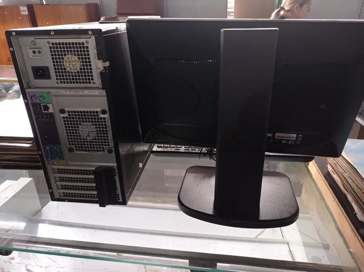 LOTE 523 - 01 CPU, 01 TECLADO E 01 MONITOR CORE I3.(NO ESTADO) ATENÇÃO! FAZER A VISITAÇÃO ANTES DE ARREMATAR, NÃO SABEMOS SE FUNCIONA. LEILÃO NÃO TEM GARANTIA E NEM DEVOLUÇÃO, SUJEITO A POSSÍVEIS AVARIAS VISÍVEIS/OCULTAS E/OU AUSÊNCIA DE COMPONENTES.