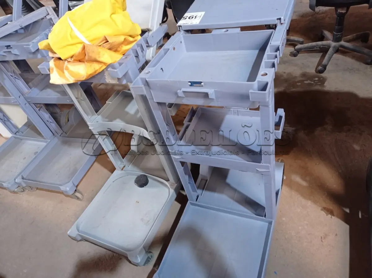 LOTE 495 - 02 CARRINHOS PARA LIMPEZA INDUSTRIAL INCOMPLETO. (NO ESTADO) ATENÇÃO! FAZER A VISITAÇÃO ANTES DE ARREMATAR, NÃO SABEMOS SE FUNCIONA. LEILÃO NÃO TEM GARANTIA E NEM DEVOLUÇÃO, SUJEITO A POSSÍVEIS AVARIAS VISÍVEIS/OCULTAS E/OU AUSÊNCIA DE COMPONENTES.