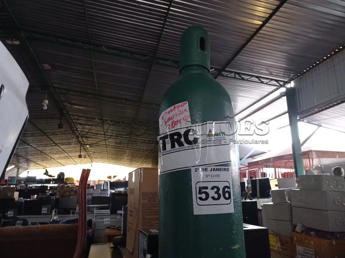 LOTE 536 - 01 CILINDRO. (NO ESTADO) ATENÇÃO! FAZER A VISITAÇÃO ANTES DE ARREMATAR, NÃO SABEMOS SE FUNCIONA. LEILÃO NÃO TEM GARANTIA E NEM DEVOLUÇÃO, SUJEITO A POSSÍVEIS AVARIAS VISÍVEIS/OCULTAS E/OU AUSÊNCIA DE COMPONENTES.