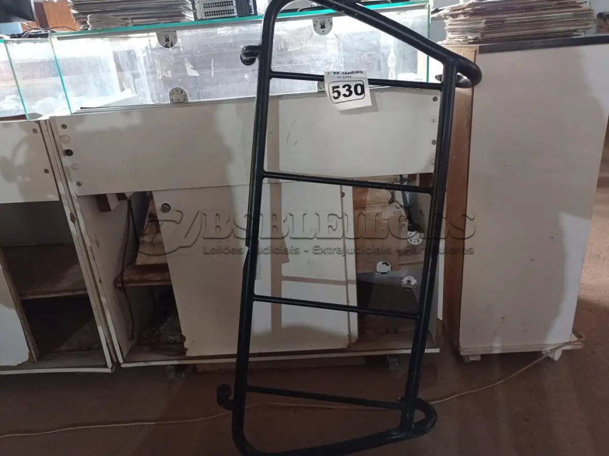 LOTE 530 - 01 PROTEÇÃO PARA VIDRO DE FERRO. (NO ESTADO) ATENÇÃO! FAZER A VISITAÇÃO ANTES DE ARREMATAR, NÃO SABEMOS SE FUNCIONA. LEILÃO NÃO TEM GARANTIA E NEM DEVOLUÇÃO, SUJEITO A POSSÍVEIS AVARIAS VISÍVEIS/OCULTAS E/OU AUSÊNCIA DE COMPONENTES.