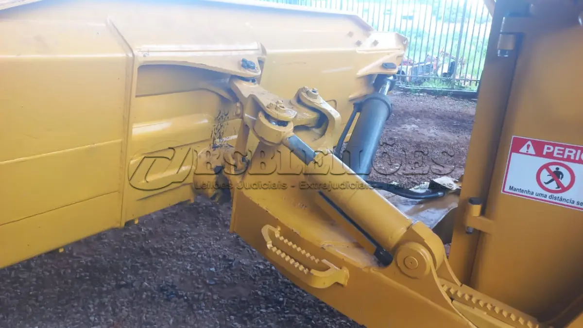 LOTE 566 - 01 TRATOR DE ESTEIRA KOMATSU D41 ANO 2007, 4.300 HORAS FUNCIONA TUDO. (NO ESTADO)(RETIRADA EM GOIÂNIA)(AGENDAR VISTORIA EM GOIÂNIA¨. 61-98153-0503 JÚNIOR)