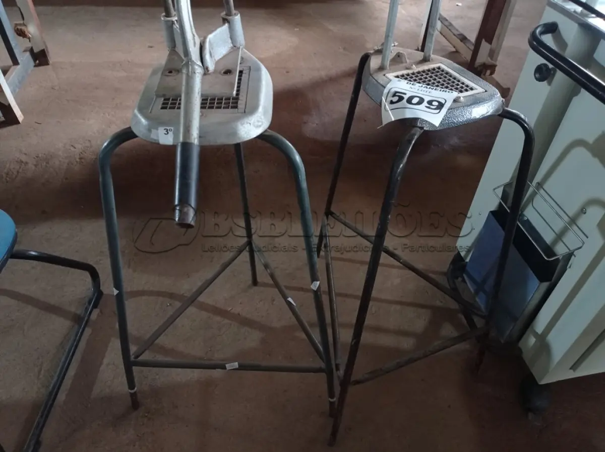 LOTE 509 - 02 CORTADORAS DE BATATAS. (NO ESTADO) ATENÇÃO! FAZER A VISITAÇÃO ANTES DE ARREMATAR, NÃO SABEMOS SE FUNCIONA. LEILÃO NÃO TEM GARANTIA E NEM DEVOLUÇÃO, SUJEITO A POSSÍVEIS AVARIAS VISÍVEIS/OCULTAS E/OU AUSÊNCIA DE COMPONENTES.