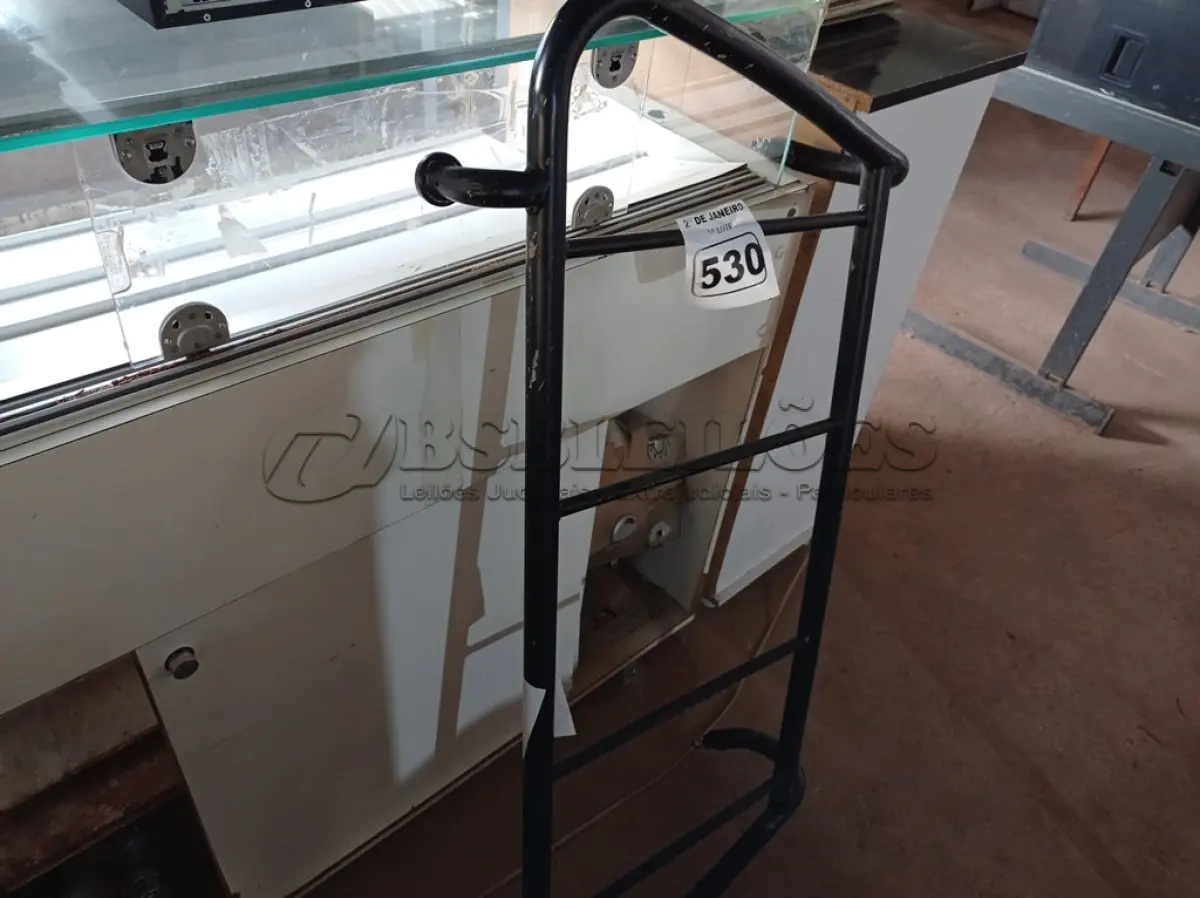 LOTE 530 - 01 PROTEÇÃO PARA VIDRO DE FERRO. (NO ESTADO) ATENÇÃO! FAZER A VISITAÇÃO ANTES DE ARREMATAR, NÃO SABEMOS SE FUNCIONA. LEILÃO NÃO TEM GARANTIA E NEM DEVOLUÇÃO, SUJEITO A POSSÍVEIS AVARIAS VISÍVEIS/OCULTAS E/OU AUSÊNCIA DE COMPONENTES.