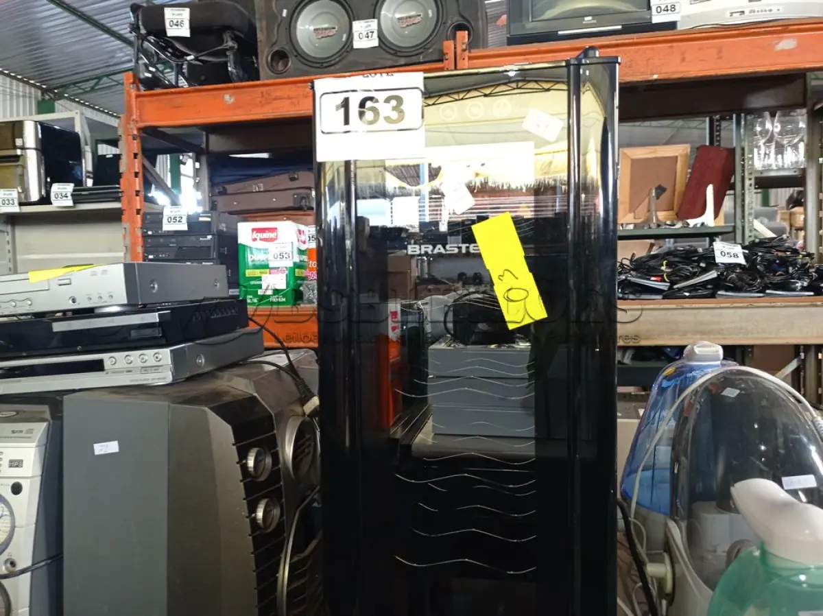 LOTE 163 - 01 ADEGA MARCA BRASTEMP 220V. (NO ESTADO) ATENÇÃO! FAZER A VISITAÇÃO ANTES DE ARREMATAR, NÃO SABEMOS SE FUNCIONA. LEILÃO NÃO TEM GARANTIA E NEM DEVOLUÇÃO, SUJEITO A POSSÍVEIS AVARIAS VISÍVEIS/OCULTAS E/OU AUSÊNCIA DE COMPONENTES.