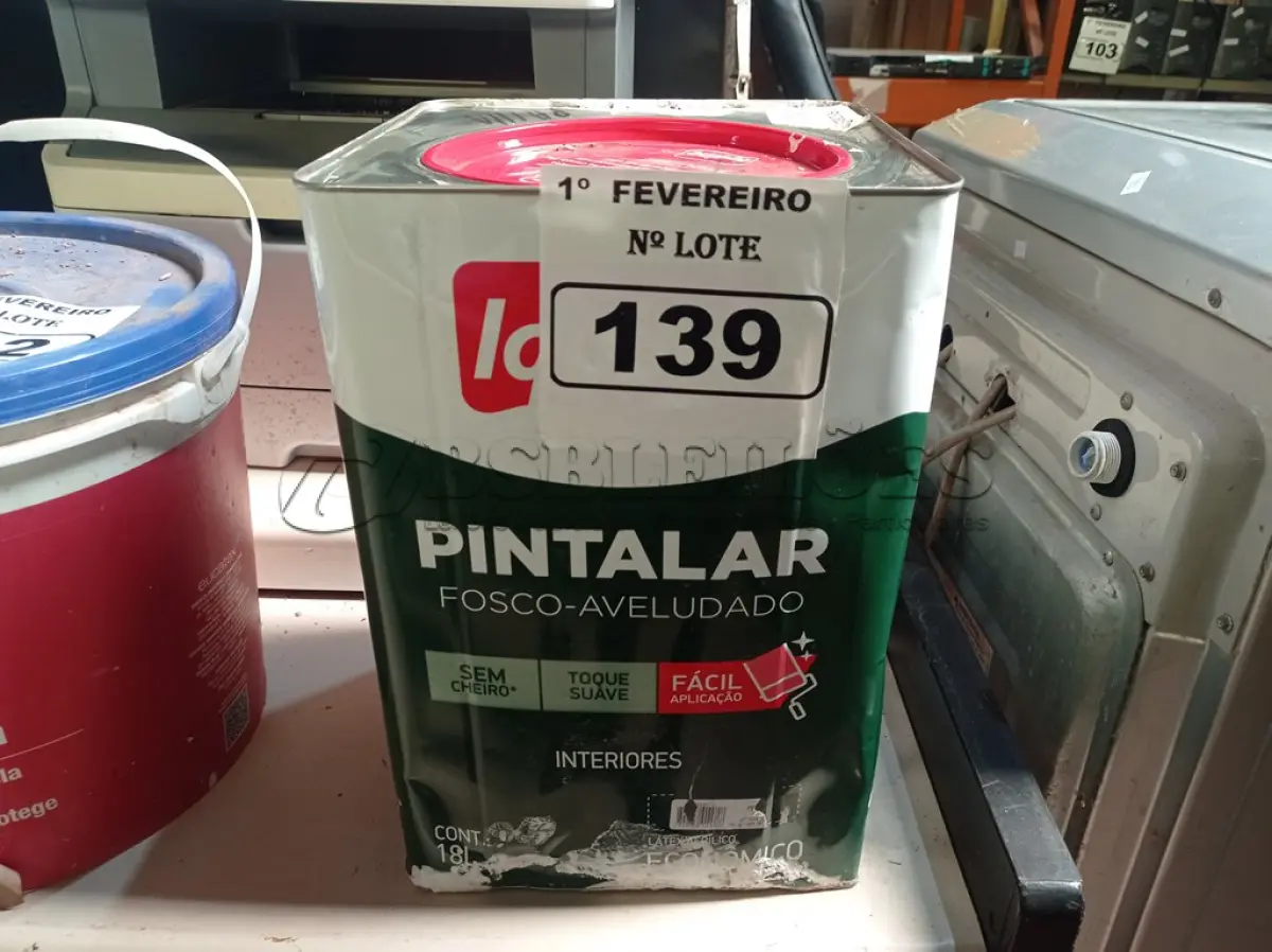 LOTE 139 - 01 LATA DE TINTA IQUINE PINTALAR FOSCO-AVELUDADO 18L NA COR PALHA. (NO ESTADO) ATENÇÃO! FAZER A VISITAÇÃO ANTES DE ARREMATAR, NÃO SABEMOS SE FUNCIONA. LEILÃO NÃO TEM GARANTIA E NEM DEVOLUÇÃO, SUJEITO A POSSÍVEIS AVARIAS VISÍVEIS/OCULTAS E/OU AUSÊNCIA DE COMPONENTES.