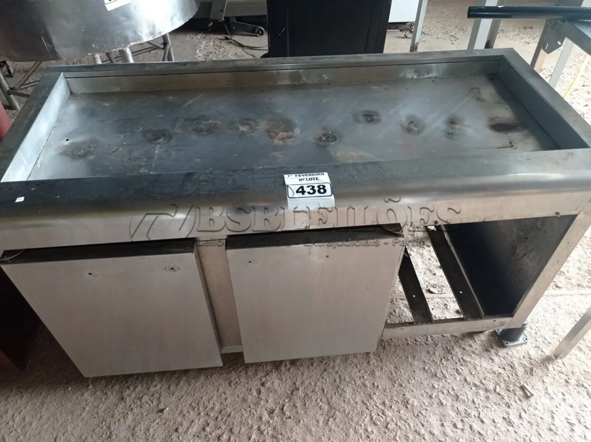 LOTE 438 - 01 BALCÃO EM INOX INCOMPLETO. (NO ESTADO) ATENÇÃO! FAZER A VISITAÇÃO ANTES DE ARREMATAR, NÃO SABEMOS SE FUNCIONA. LEILÃO NÃO TEM GARANTIA E NEM DEVOLUÇÃO, SUJEITO A POSSÍVEIS AVARIAS VISÍVEIS/OCULTAS E/OU AUSÊNCIA DE COMPONENTES.