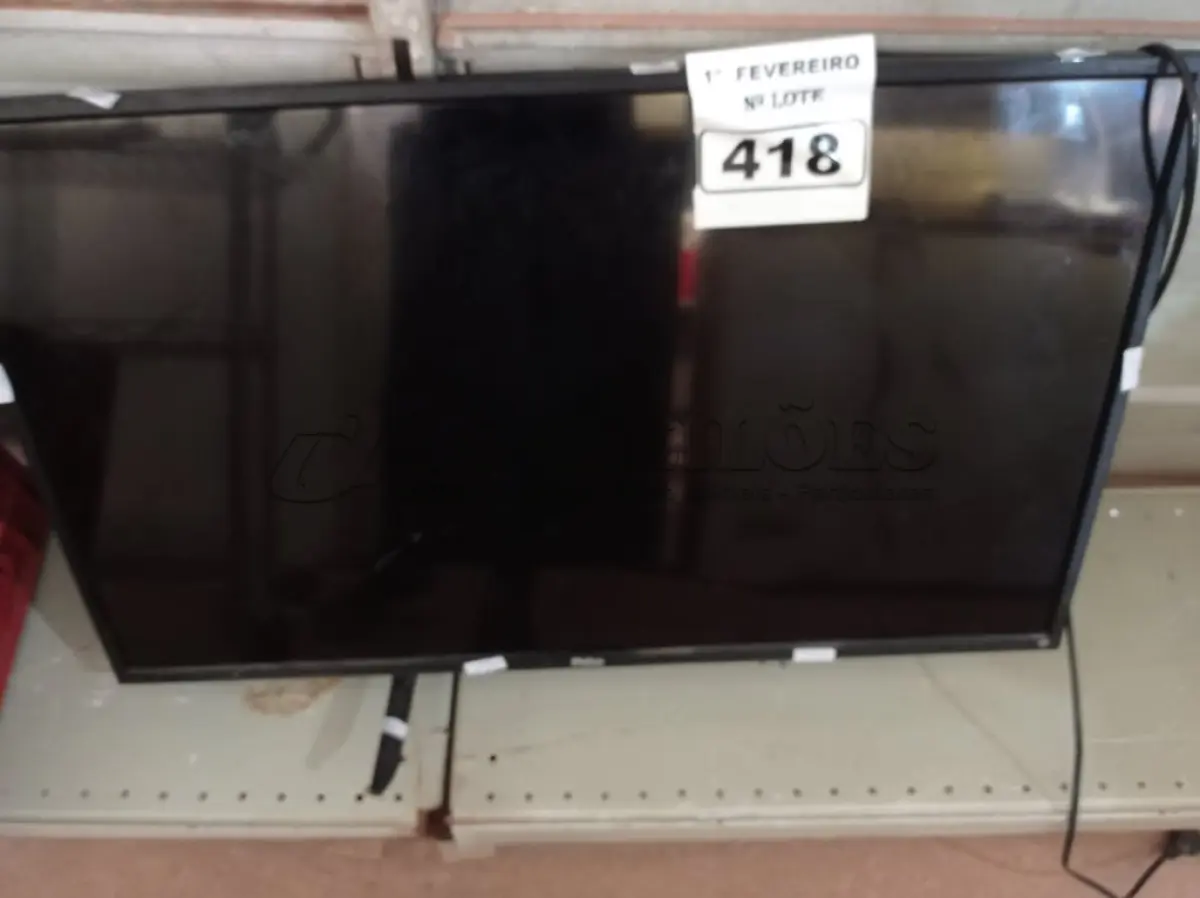 LOTE 418 - 01 TV PHILCO 32” POL PARA RETIRADA DE PEÇAS. (NO ESTADO) ATENÇÃO! FAZER A VISITAÇÃO ANTES DE ARREMATAR, NÃO SABEMOS SE FUNCIONA. LEILÃO NÃO TEM GARANTIA E NEM DEVOLUÇÃO, SUJEITO A POSSÍVEIS AVARIAS VISÍVEIS/OCULTAS E/OU AUSÊNCIA DE COMPONENTES.