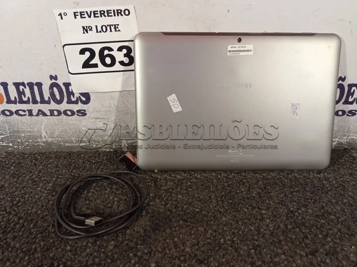 LOTE 263 - 01 TABLET SAMSUNG TAB 2 TELA 10.1” COM CABO. (NO ESTADO) ATENÇÃO! FAZER A VISITAÇÃO ANTES DE ARREMATAR, NÃO SABEMOS SE FUNCIONA. LEILÃO NÃO TEM GARANTIA E NEM DEVOLUÇÃO, SUJEITO A POSSÍVEIS AVARIAS VISÍVEIS/OCULTAS E/OU AUSÊNCIA DE COMPONENTES.