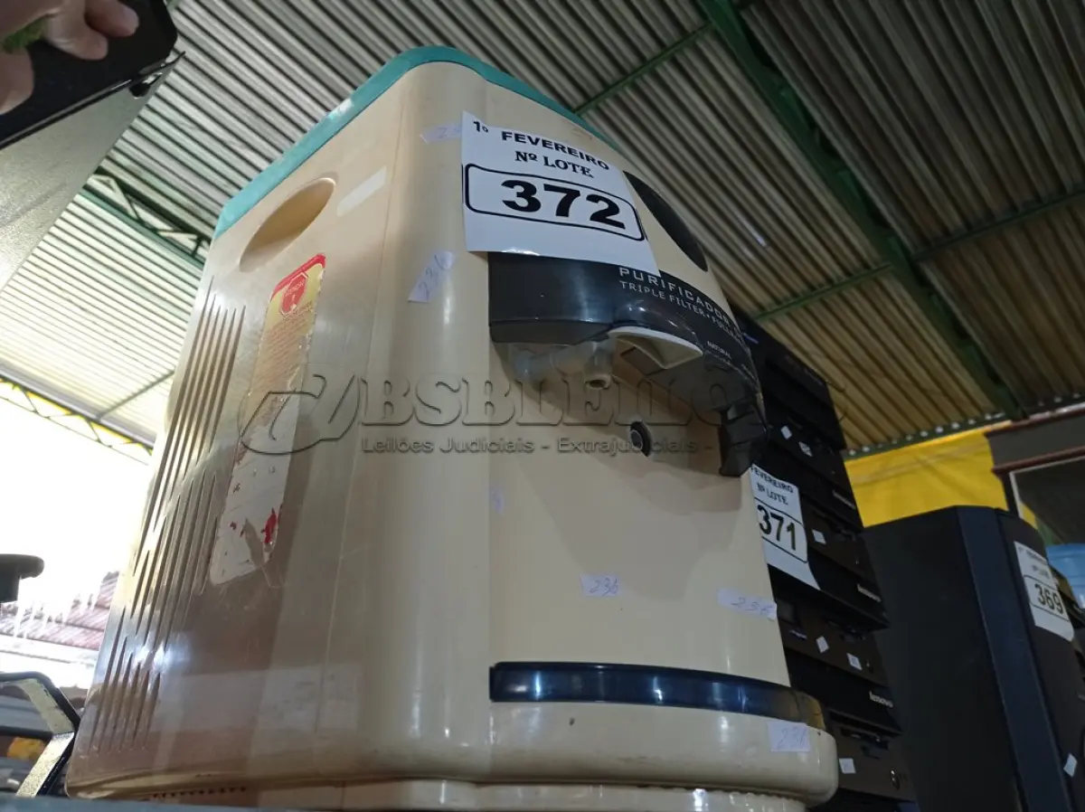 LOTE 372 - 01 PURIFICADOR DE ÁGUA MACA LATINA. (NO ESTADO) ATENÇÃO! FAZER A VISITAÇÃO ANTES DE ARREMATAR, NÃO SABEMOS SE FUNCIONA. LEILÃO NÃO TEM GARANTIA E NEM DEVOLUÇÃO, SUJEITO A POSSÍVEIS AVARIAS VISÍVEIS/OCULTAS E/OU AUSÊNCIA DE COMPONENTES.
