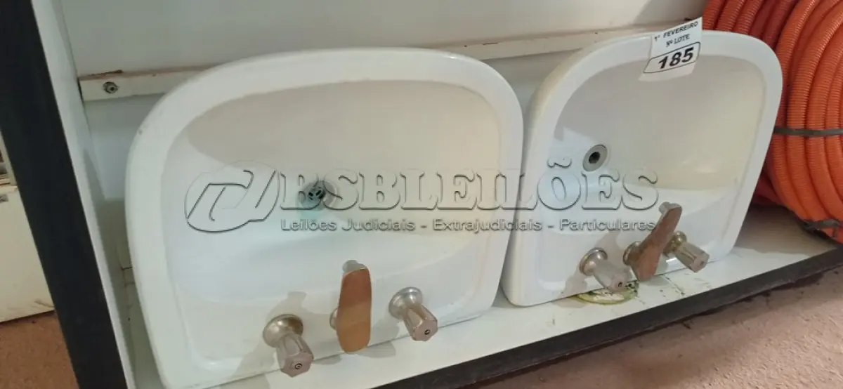 LOTE 185 - 02 CUBAS PARA LAVATÓRIO COM SISTEMA PARA ÁGUA QUENTE/FRIA. (NO ESTADO) ATENÇÃO! FAZER A VISITAÇÃO ANTES DE ARREMATAR, NÃO SABEMOS SE FUNCIONA. LEILÃO NÃO TEM GARANTIA E NEM DEVOLUÇÃO, SUJEITO A POSSÍVEIS AVARIAS VISÍVEIS/OCULTAS E/OU AUSÊNCIA DE COMPONENTES.