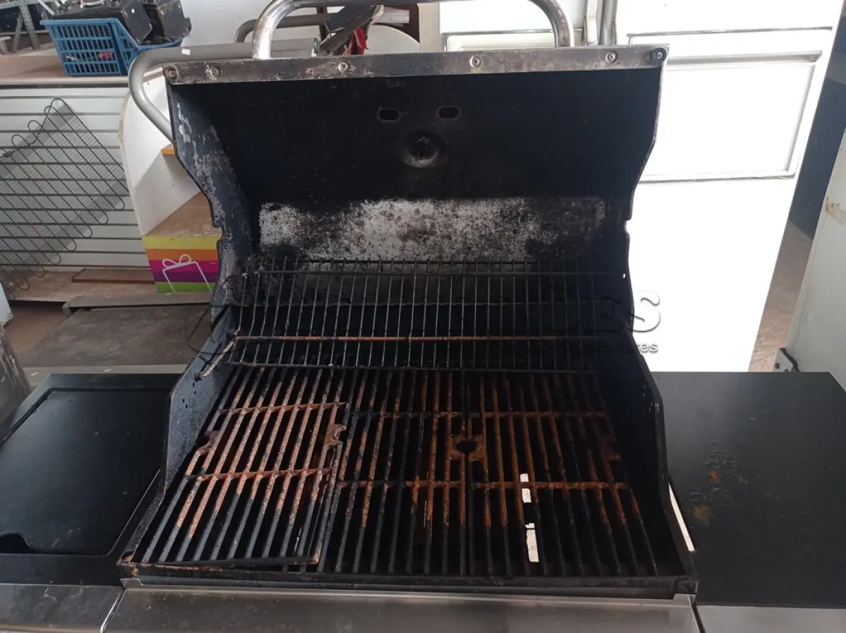 LOTE 433 - 01 CHURRASQUEIRA A BAFO CHAR-BROIL. (NO ESTADO) ATENÇÃO! FAZER A VISITAÇÃO ANTES DE ARREMATAR, NÃO SABEMOS SE FUNCIONA. LEILÃO NÃO TEM GARANTIA E NEM DEVOLUÇÃO, SUJEITO A POSSÍVEIS AVARIAS VISÍVEIS/OCULTAS E/OU AUSÊNCIA DE COMPONENTES.