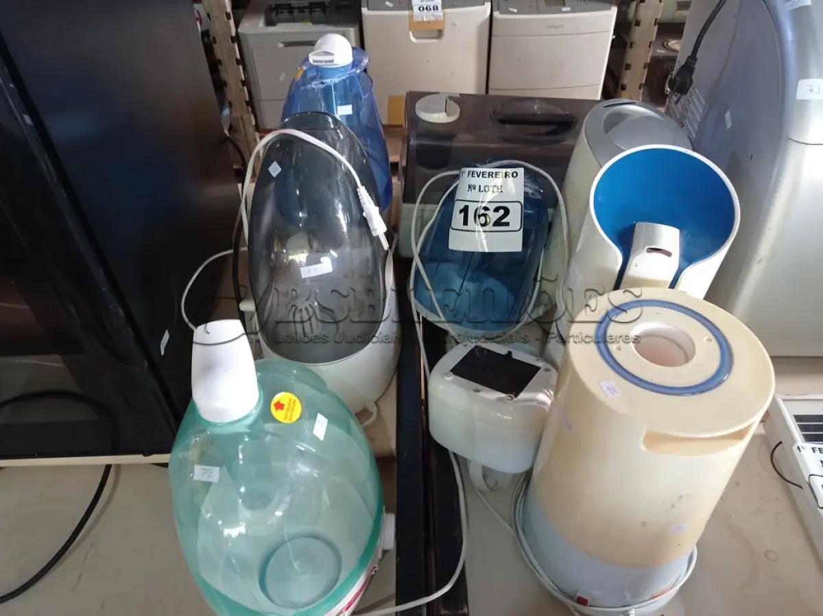 LOTE 162 - 01 LOTE COM VÁRIOS UMIDIFICADORES DE AR MARCAS E MODELOS DIVERSOS. (NO ESTADO) ATENÇÃO! FAZER A VISITAÇÃO ANTES DE ARREMATAR, NÃO SABEMOS SE FUNCIONA. LEILÃO NÃO TEM GARANTIA E NEM DEVOLUÇÃO, SUJEITO A POSSÍVEIS AVARIAS VISÍVEIS/OCULTAS E/OU AUSÊNCIA DE COMPONENTES.