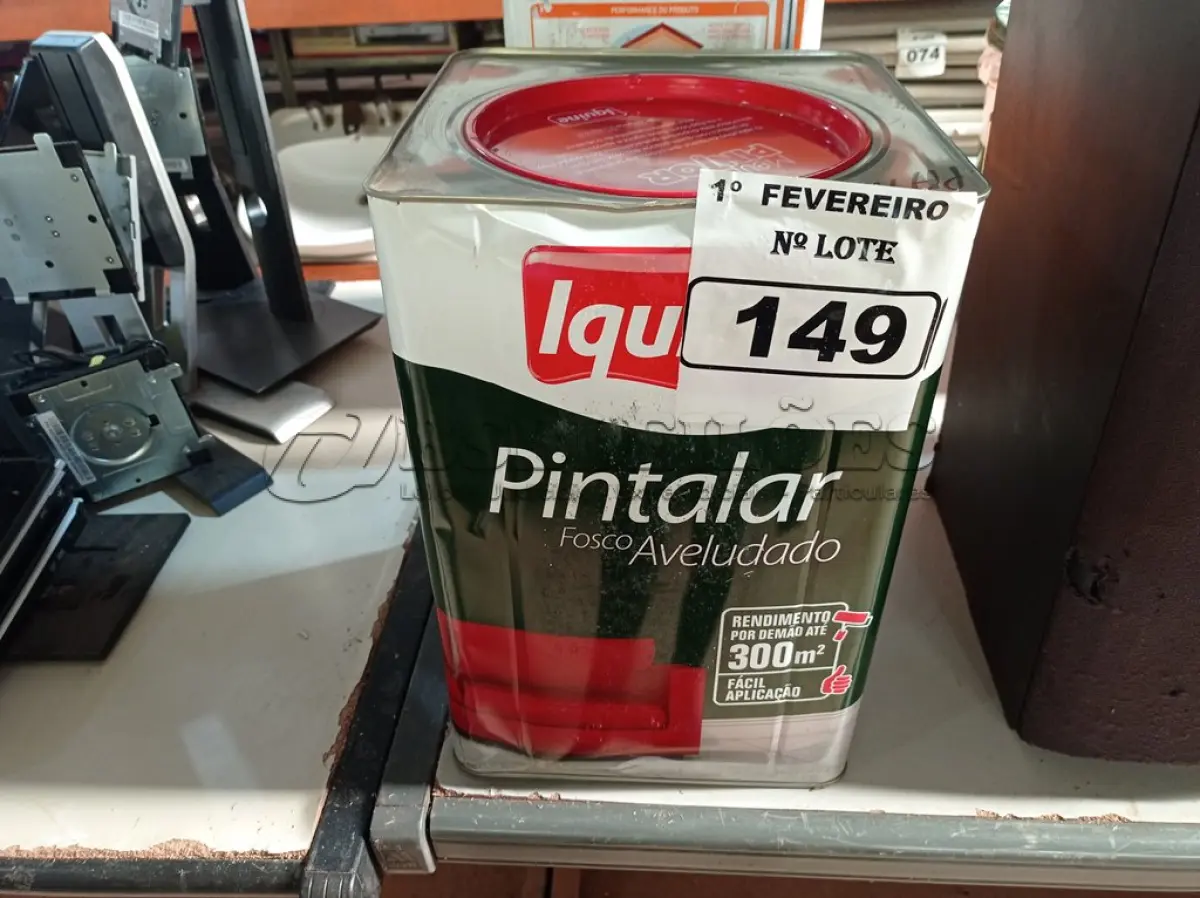 LOTE 149 - 01 LATA DE TINTA IQUINE PINTALAR FOSCO-AVELUDADO 18L NA COR PALHA. (NO ESTADO) ATENÇÃO! FAZER A VISITAÇÃO ANTES DE ARREMATAR, NÃO SABEMOS SE FUNCIONA. LEILÃO NÃO TEM GARANTIA E NEM DEVOLUÇÃO, SUJEITO A POSSÍVEIS AVARIAS VISÍVEIS/OCULTAS E/OU AUSÊNCIA DE COMPONENTES.