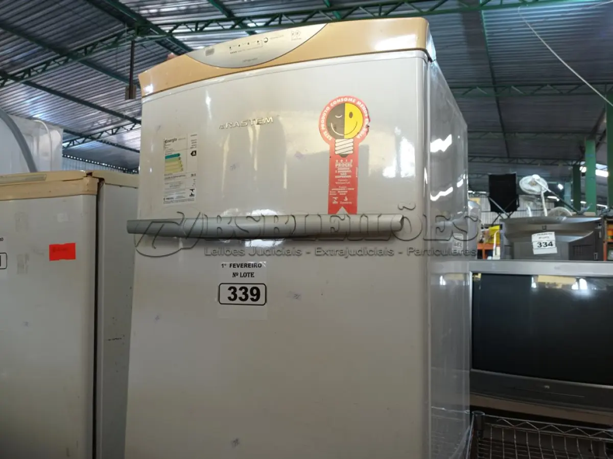 LOTE 339 - 01 GELADEIRA MARCA BRASTEMP 127V. (NO ESTADO) ATENÇÃO! FAZER A VISITAÇÃO ANTES DE ARREMATAR, NÃO SABEMOS SE FUNCIONA. LEILÃO NÃO TEM GARANTIA E NEM DEVOLUÇÃO, SUJEITO A POSSÍVEIS AVARIAS VISÍVEIS/OCULTAS E/OU AUSÊNCIA DE COMPONENTES.