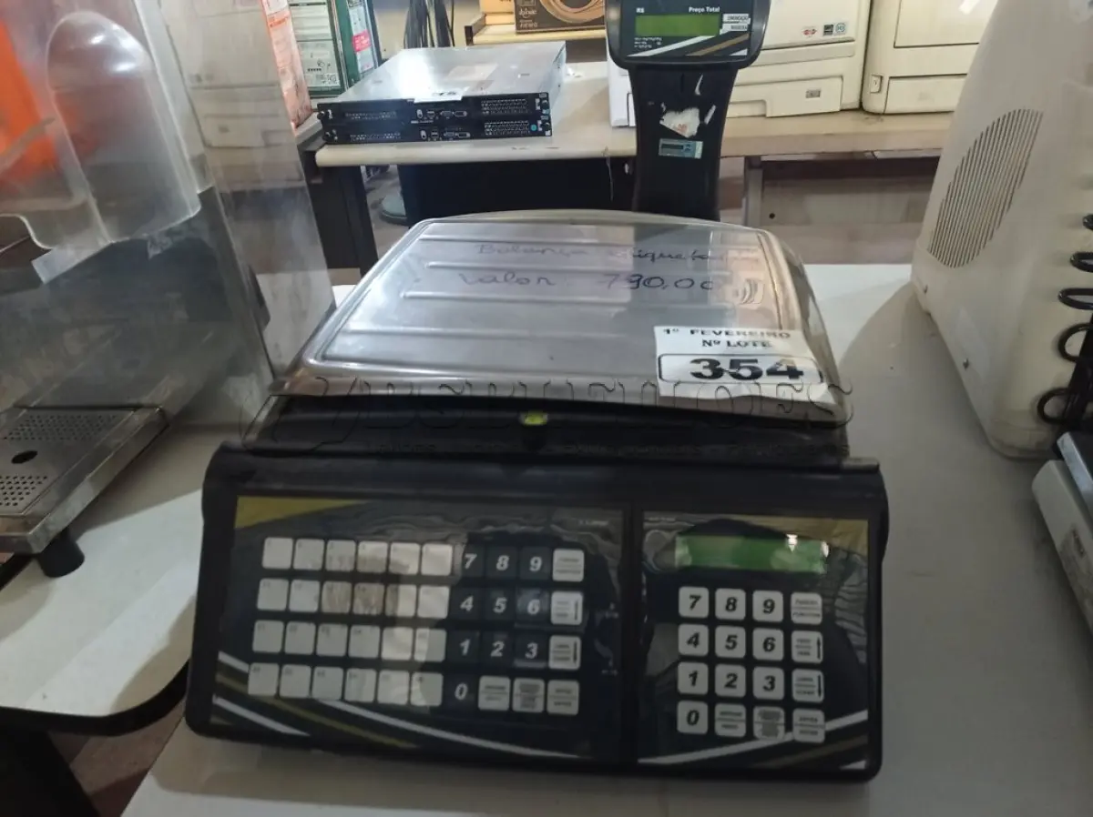 LOTE 354 - 01 BALANÇA ETIQUETADORA MARCA URANO 30KG. (NO ESTADO) ATENÇÃO! FAZER A VISITAÇÃO ANTES DE ARREMATAR, NÃO SABEMOS SE FUNCIONA. LEILÃO NÃO TEM GARANTIA E NEM DEVOLUÇÃO, SUJEITO A POSSÍVEIS AVARIAS VISÍVEIS/OCULTAS E/OU AUSÊNCIA DE COMPONENTES.