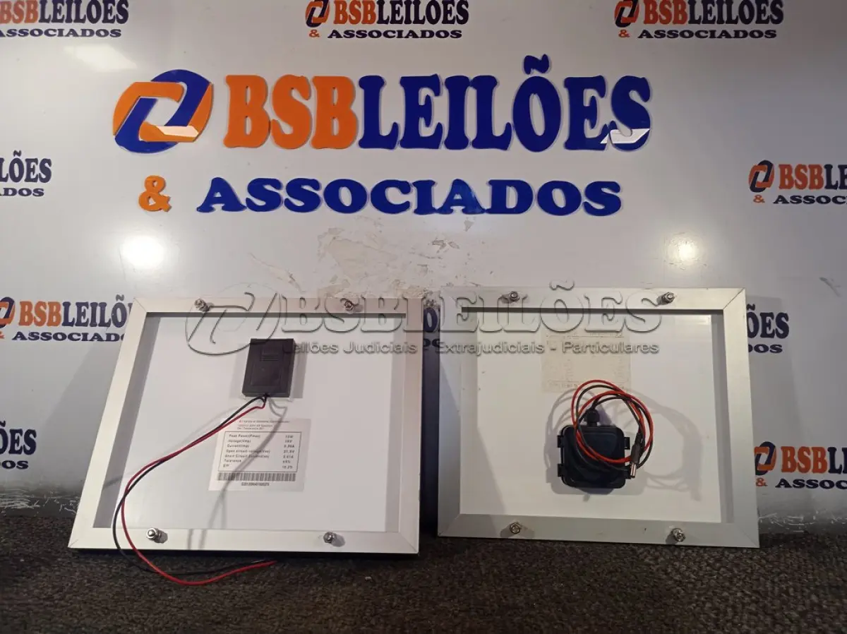 LOTE 134 - 02 PAINÉIS SOLARES 18V 10W. (NO ESTADO) ATENÇÃO! FAZER A VISITAÇÃO ANTES DE ARREMATAR, NÃO SABEMOS SE FUNCIONA. LEILÃO NÃO TEM GARANTIA E NEM DEVOLUÇÃO, SUJEITO A POSSÍVEIS AVARIAS VISÍVEIS/OCULTAS E/OU AUSÊNCIA DE COMPONENTES.