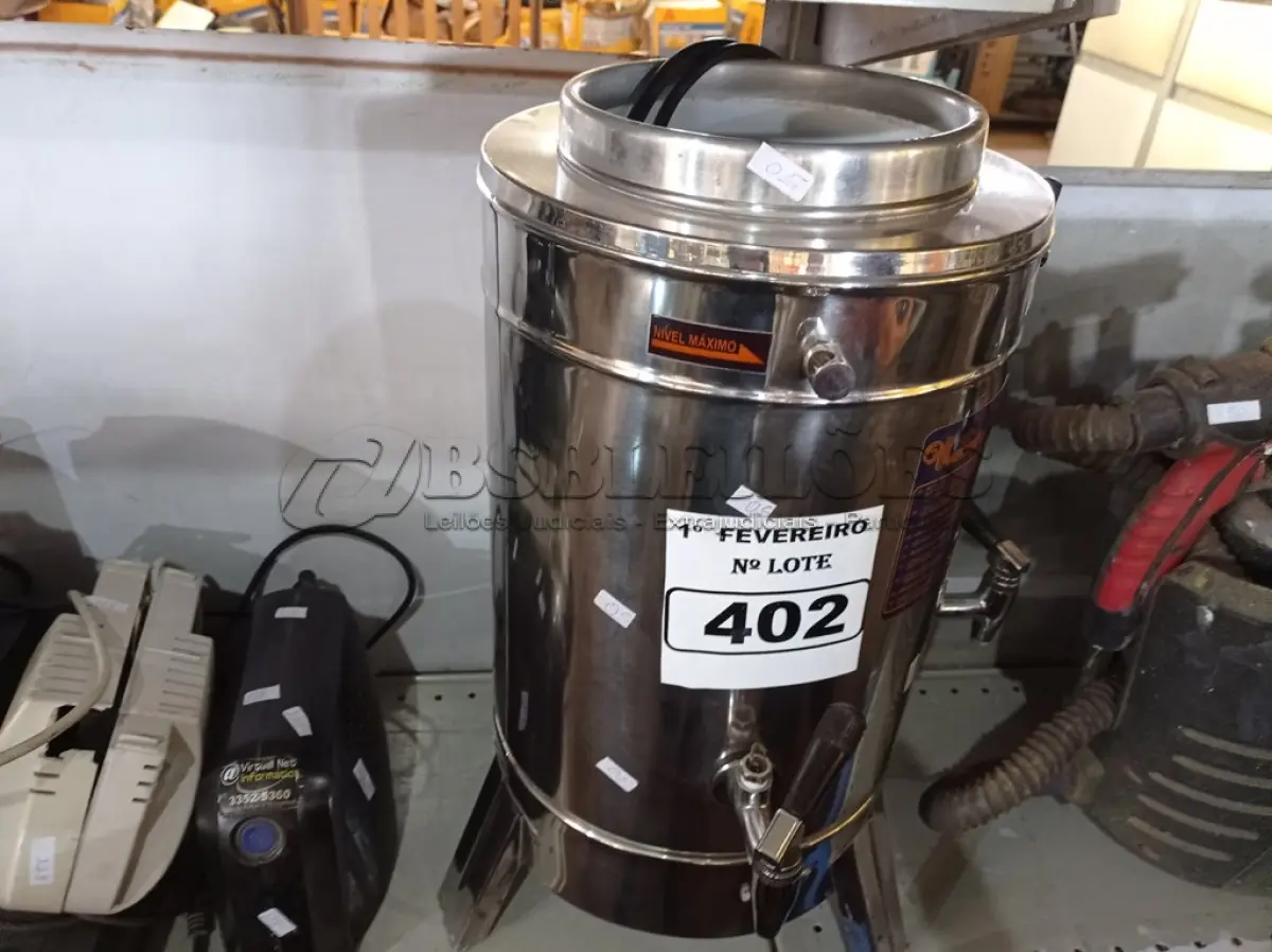 LOTE 402 - 01 CAFETEIRA INDUSTRIAL INCOMPLETA. (NO ESTADO) ATENÇÃO! FAZER A VISITAÇÃO ANTES DE ARREMATAR, NÃO SABEMOS SE FUNCIONA. LEILÃO NÃO TEM GARANTIA E NEM DEVOLUÇÃO, SUJEITO A POSSÍVEIS AVARIAS VISÍVEIS/OCULTAS E/OU AUSÊNCIA DE COMPONENTES.