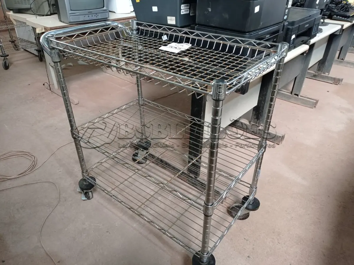 LOTE 231 - 01 CARRINHO PARA TRANSPORTE DE ALIMENTOS.  (NO ESTADO) ATENÇÃO! FAZER A VISITAÇÃO ANTES DE ARREMATAR, NÃO SABEMOS SE FUNCIONA. LEILÃO NÃO TEM GARANTIA E NEM DEVOLUÇÃO, SUJEITO A POSSÍVEIS AVARIAS VISÍVEIS/OCULTAS E/OU AUSÊNCIA DE COMPONENTES.