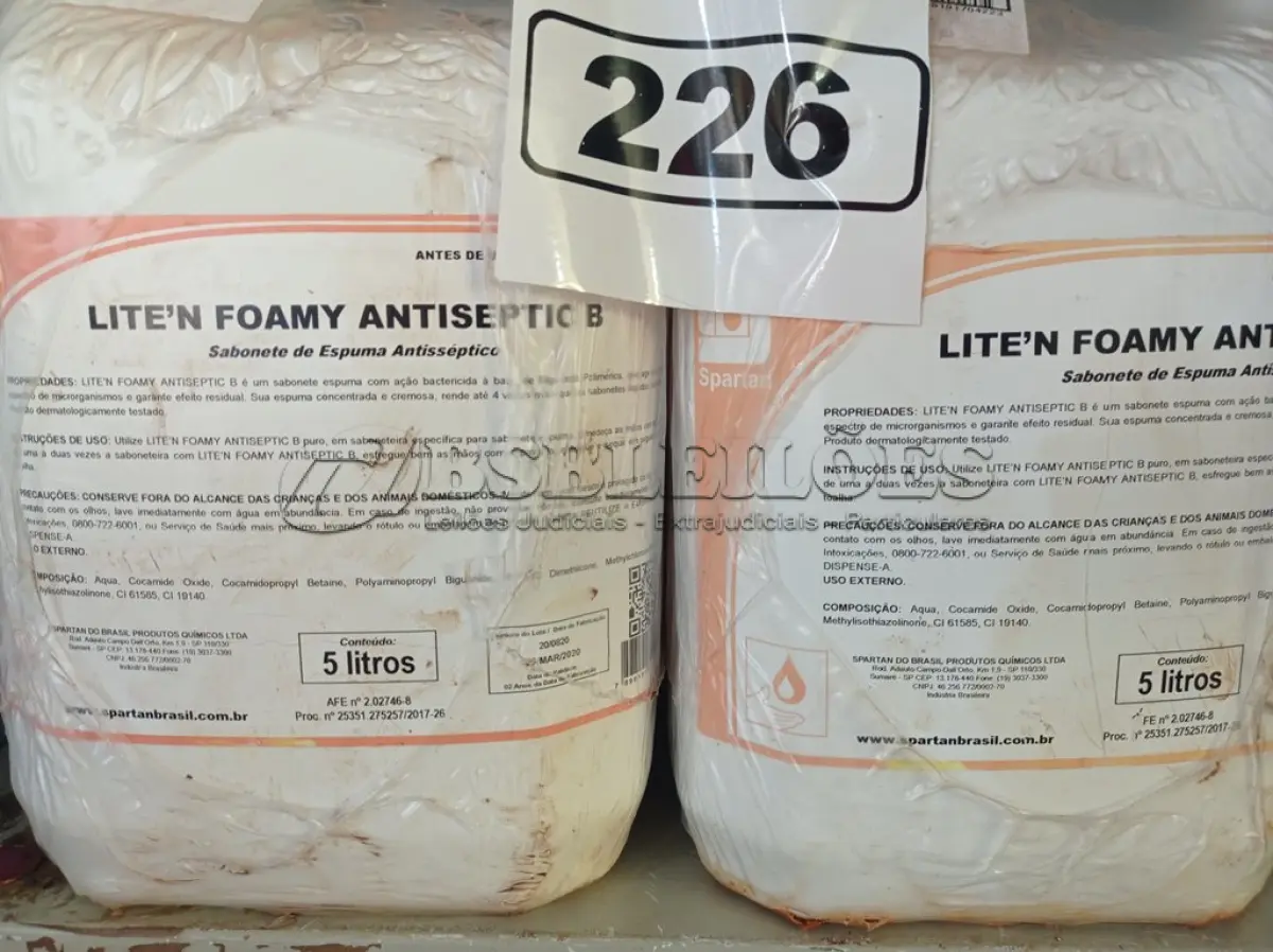 LOTE 226 - 20 LITROS DE SABONETE DE ESPUMA ANTISSÉPTICO. (NO ESTADO) ATENÇÃO! FAZER A VISITAÇÃO ANTES DE ARREMATAR, NÃO SABEMOS SE FUNCIONA. LEILÃO NÃO TEM GARANTIA E NEM DEVOLUÇÃO, SUJEITO A POSSÍVEIS AVARIAS VISÍVEIS/OCULTAS E/OU AUSÊNCIA DE COMPONENTES.