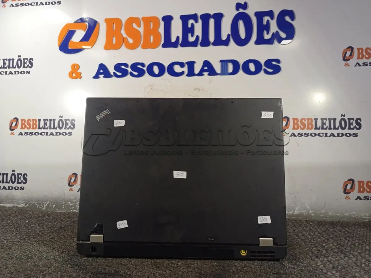 LOTE 427 - 01 NOTEBOOK MARCA LENOVO. (NO ESTADO) ATENÇÃO! FAZER A VISITAÇÃO ANTES DE ARREMATAR, NÃO SABEMOS SE FUNCIONA. LEILÃO NÃO TEM GARANTIA E NEM DEVOLUÇÃO, SUJEITO A POSSÍVEIS AVARIAS VISÍVEIS/OCULTAS E/OU AUSÊNCIA DE COMPONENTES.