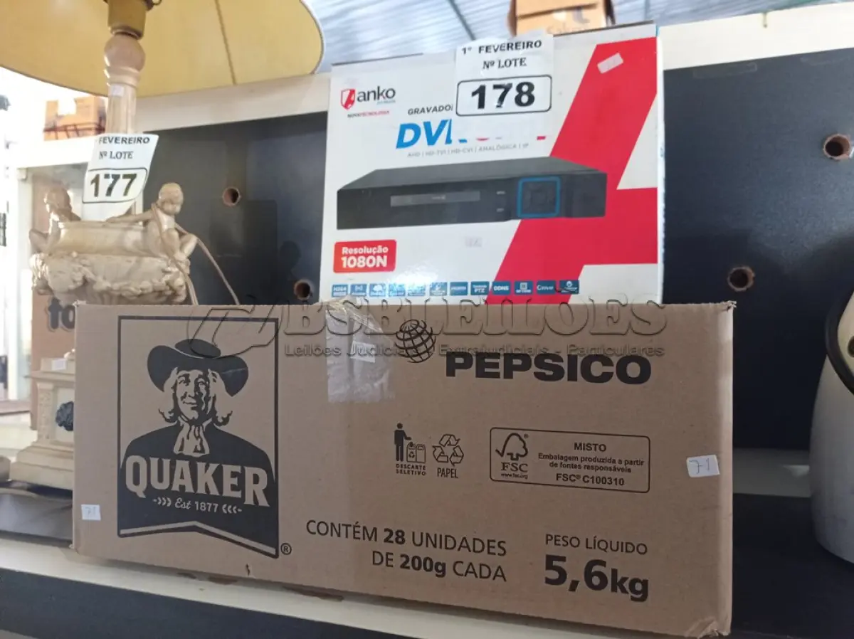 LOTE 178 - 01 DVR E VÁRIAS CÂMERAS DE SEGURANÇA. (NO ESTADO) ATENÇÃO! FAZER A VISITAÇÃO ANTES DE ARREMATAR, NÃO SABEMOS SE FUNCIONA. LEILÃO NÃO TEM GARANTIA E NEM DEVOLUÇÃO, SUJEITO A POSSÍVEIS AVARIAS VISÍVEIS/OCULTAS E/OU AUSÊNCIA DE COMPONENTES.