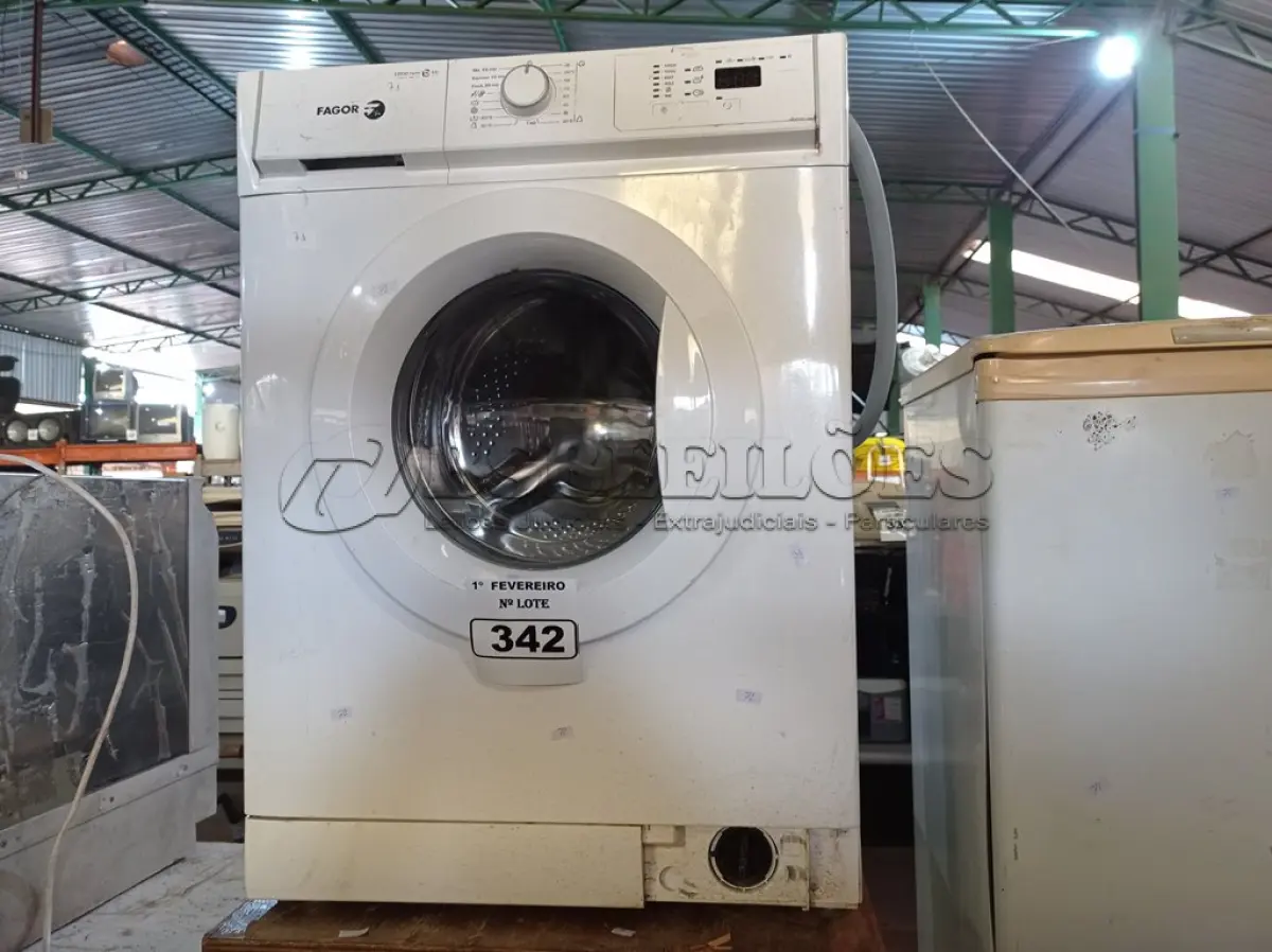 LOTE 342 - 01 LAVA-LOUÇAS E 01 LAVADORA DE ROUPAS MARCAS E MODELOS DIVERSOS. (NO ESTADO) ATENÇÃO! FAZER A VISITAÇÃO ANTES DE ARREMATAR, NÃO SABEMOS SE FUNCIONA. LEILÃO NÃO TEM GARANTIA E NEM DEVOLUÇÃO, SUJEITO A POSSÍVEIS AVARIAS VISÍVEIS/OCULTAS E/OU AUSÊNCIA DE COMPONENTES.
