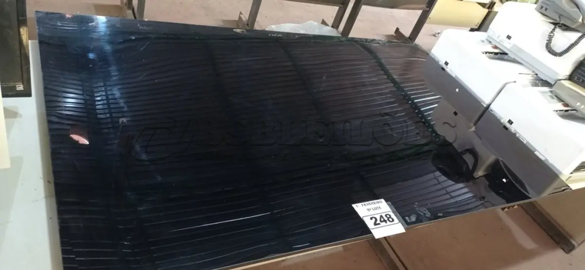 LOTE 248 - 01 TV SONY 65” POL PARA RETIRADA DE PEÇAS. (NO ESTADO) ATENÇÃO! FAZER A VISITAÇÃO ANTES DE ARREMATAR, NÃO SABEMOS SE FUNCIONA. LEILÃO NÃO TEM GARANTIA E NEM DEVOLUÇÃO, SUJEITO A POSSÍVEIS AVARIAS VISÍVEIS/OCULTAS E/OU AUSÊNCIA DE COMPONENTES.