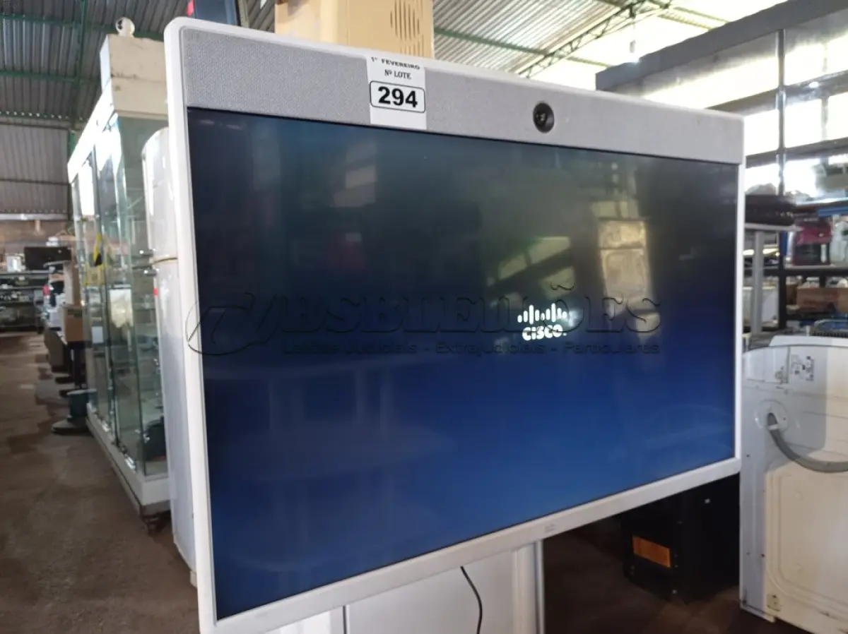 LOTE 294 - 01 MONITOR DE VIDEOCONFERÊNCIA MARCA CISCO. (NO ESTADO) ATENÇÃO! FAZER A VISITAÇÃO ANTES DE ARREMATAR, NÃO SABEMOS SE FUNCIONA. LEILÃO NÃO TEM GARANTIA E NEM DEVOLUÇÃO, SUJEITO A POSSÍVEIS AVARIAS VISÍVEIS/OCULTAS E/OU AUSÊNCIA DE COMPONENTES.