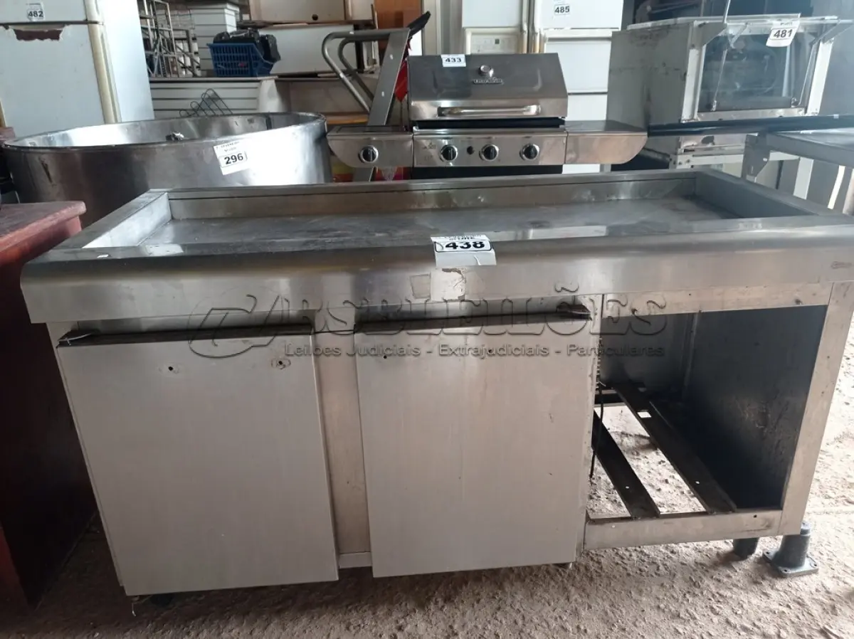 LOTE 438 - 01 BALCÃO EM INOX INCOMPLETO. (NO ESTADO) ATENÇÃO! FAZER A VISITAÇÃO ANTES DE ARREMATAR, NÃO SABEMOS SE FUNCIONA. LEILÃO NÃO TEM GARANTIA E NEM DEVOLUÇÃO, SUJEITO A POSSÍVEIS AVARIAS VISÍVEIS/OCULTAS E/OU AUSÊNCIA DE COMPONENTES.