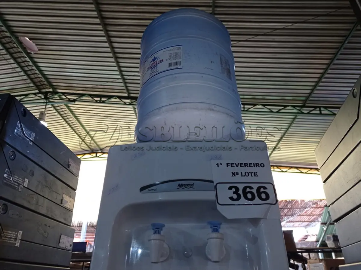 LOTE 366 - 01 BEBEDOURO PARA GARRAFÃO 220V. (NO ESTADO) ATENÇÃO! FAZER A VISITAÇÃO ANTES DE ARREMATAR, NÃO SABEMOS SE FUNCIONA. LEILÃO NÃO TEM GARANTIA E NEM DEVOLUÇÃO, SUJEITO A POSSÍVEIS AVARIAS VISÍVEIS/OCULTAS E/OU AUSÊNCIA DE COMPONENTES.