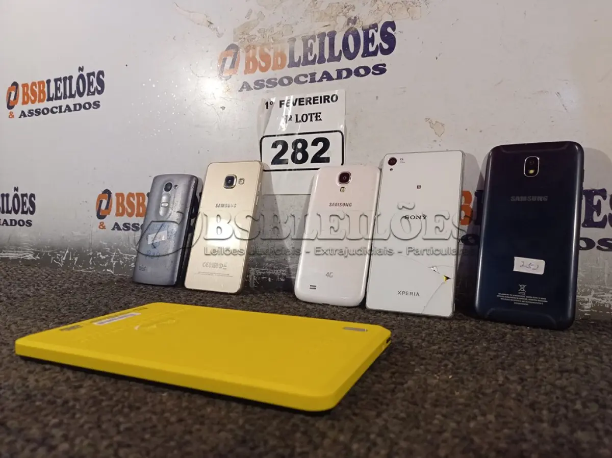 LOTE 282 - 01 TABLET E 05 APARELHOS DE CELULAR MARCAS E MODELOS DIVERSOS PARA RETIRADA DE PEÇAS. (NO ESTADO) ATENÇÃO! FAZER A VISITAÇÃO ANTES DE ARREMATAR, NÃO SABEMOS SE FUNCIONA. LEILÃO NÃO TEM GARANTIA E NEM DEVOLUÇÃO, SUJEITO A POSSÍVEIS AVARIAS VISÍVEIS/OCULTAS E/OU AUSÊNCIA DE COMPONENTES.