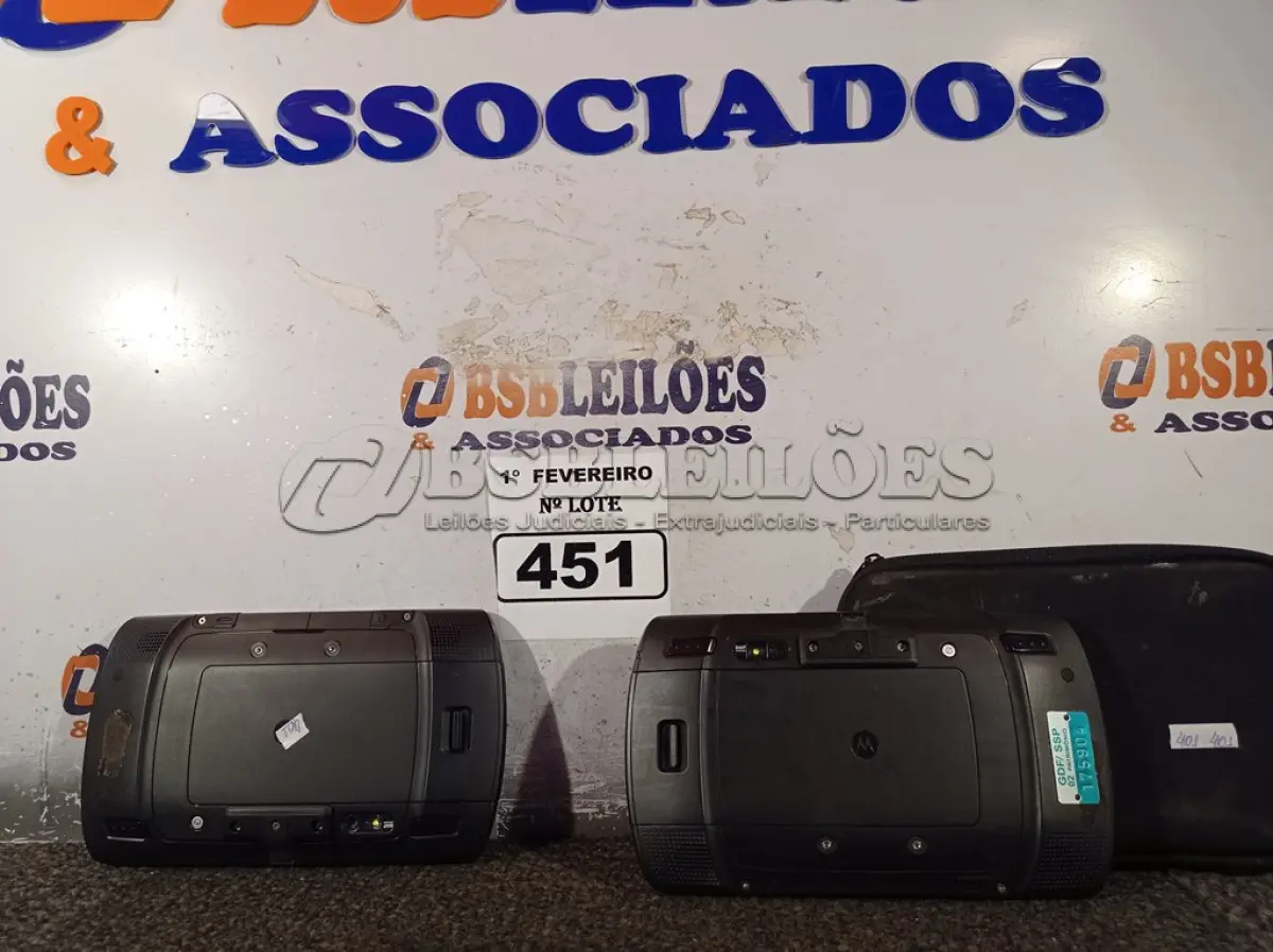 LOTE 451 - 02 TABLETS MARCAS MOTOROLA. (NO ESTADO) ATENÇÃO! FAZER A VISITAÇÃO ANTES DE ARREMATAR, NÃO SABEMOS SE FUNCIONA. LEILÃO NÃO TEM GARANTIA E NEM DEVOLUÇÃO, SUJEITO A POSSÍVEIS AVARIAS VISÍVEIS/OCULTAS E/OU AUSÊNCIA DE COMPONENTES.