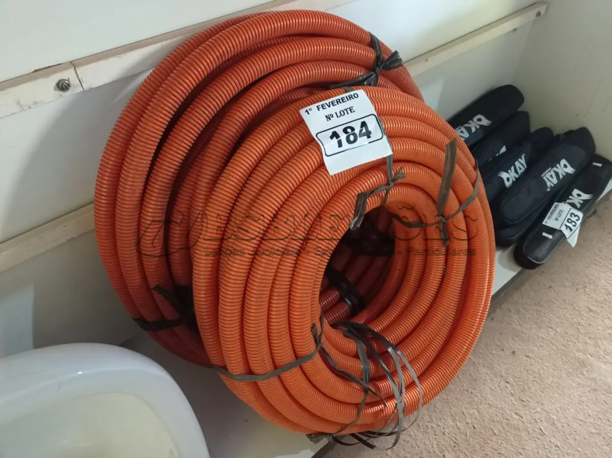 LOTE 184 - 02 ROLOS DE MANGUEIRA CORRUGADA. (NO ESTADO) ATENÇÃO! FAZER A VISITAÇÃO ANTES DE ARREMATAR, NÃO SABEMOS SE FUNCIONA. LEILÃO NÃO TEM GARANTIA E NEM DEVOLUÇÃO, SUJEITO A POSSÍVEIS AVARIAS VISÍVEIS/OCULTAS E/OU AUSÊNCIA DE COMPONENTES.